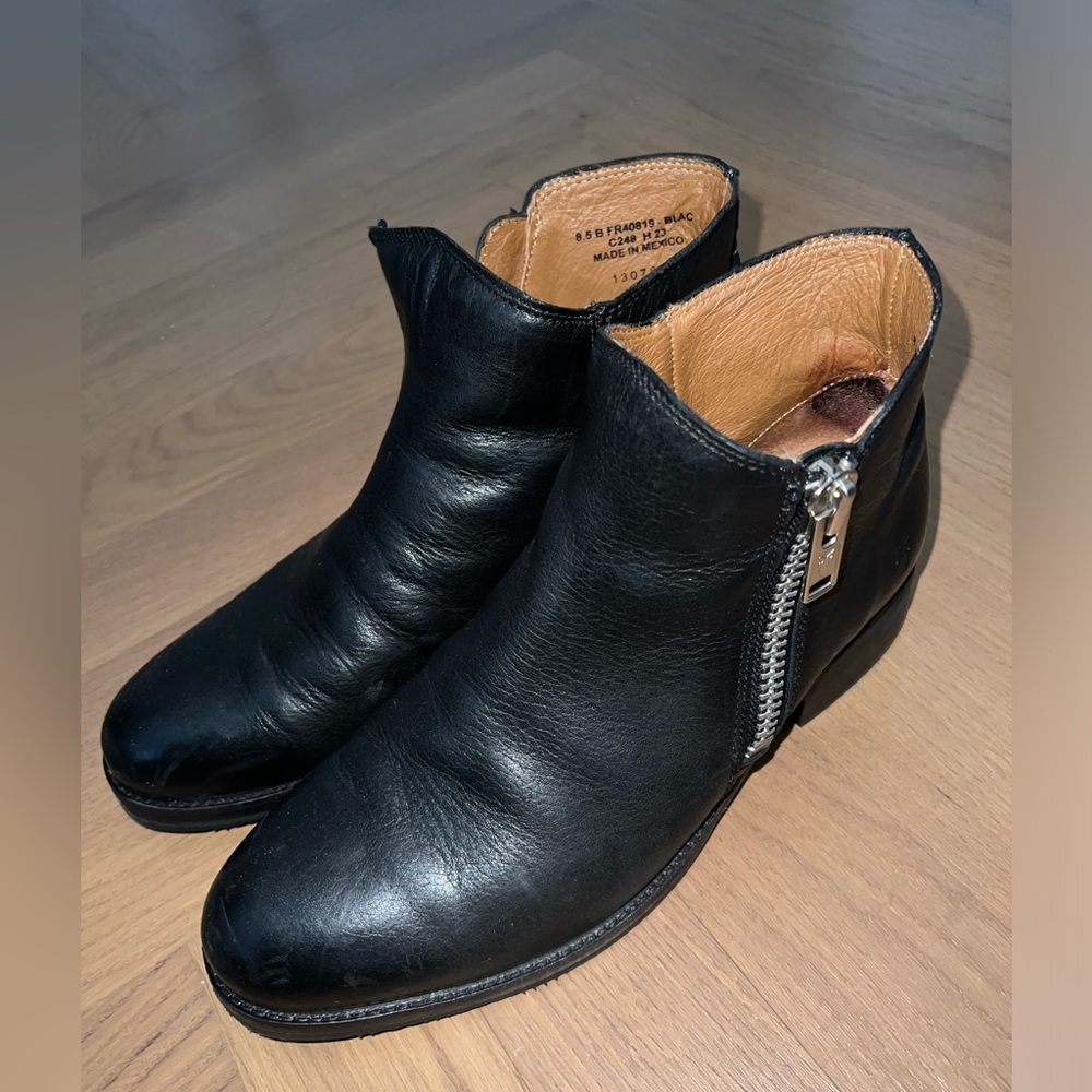 Black Chelsea FRYE boots
